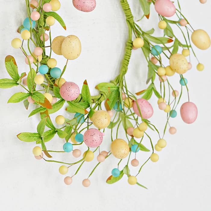 31172- 18in(6.5)Wreath-Mix Pastel Eggs with Willow Leaves