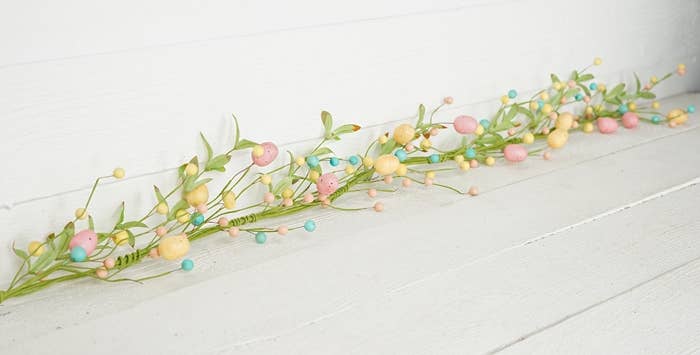 31171- 4ft Garland-Mix Pastel Eggs with Willow Leaves