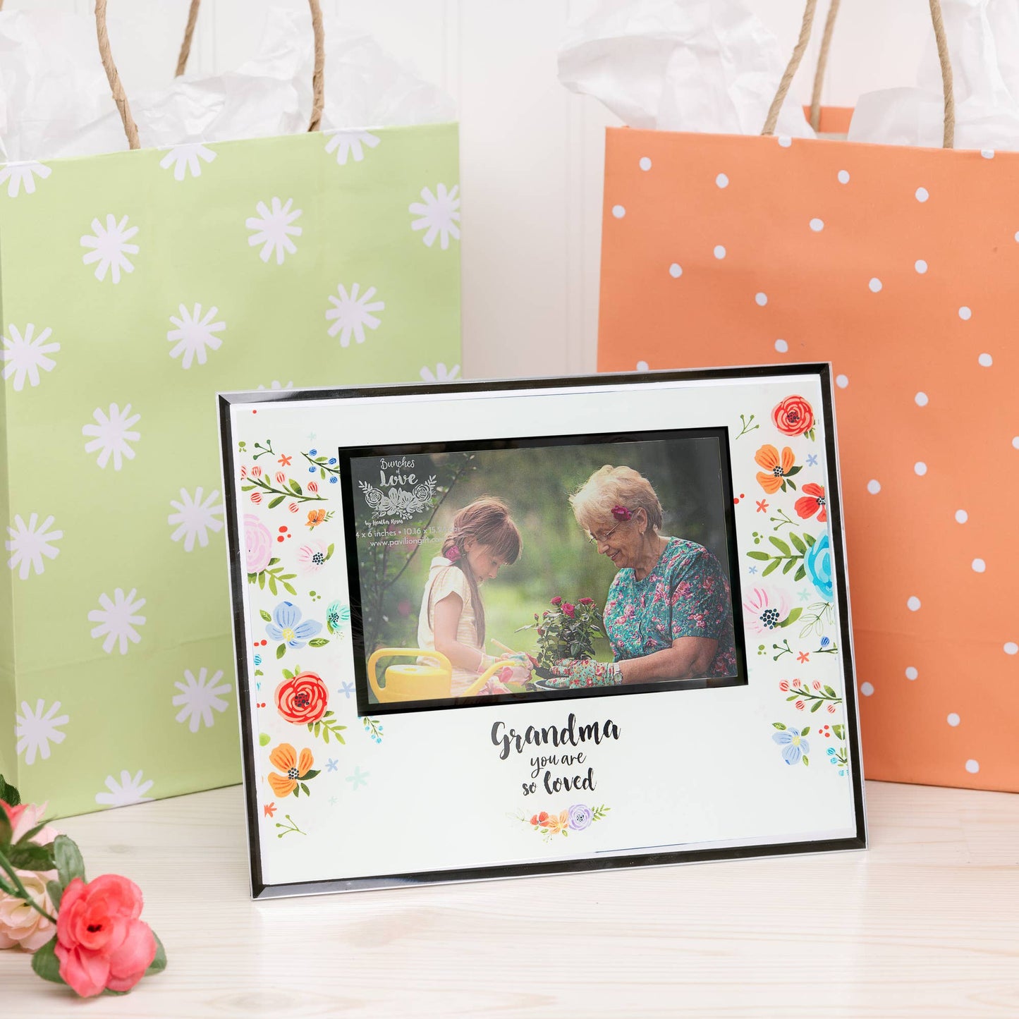 Grandma - 9.25" x 7.25" Frame
(Holds 6" x 4" Photo)