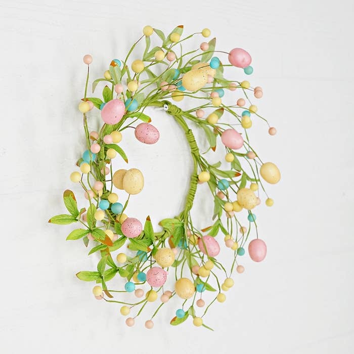 31172- 18in(6.5)Wreath-Mix Pastel Eggs with Willow Leaves
