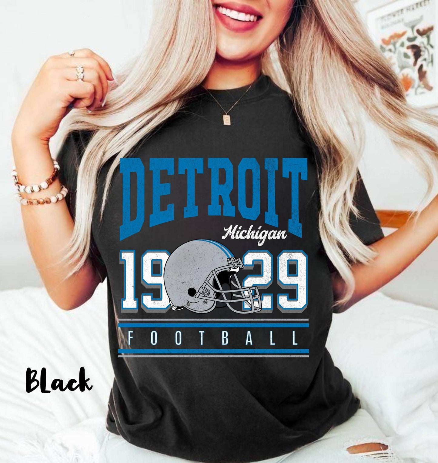 Vintage Detroit Football Shirt Retro Lions Tee Michigan Gift: T-shirt / Black