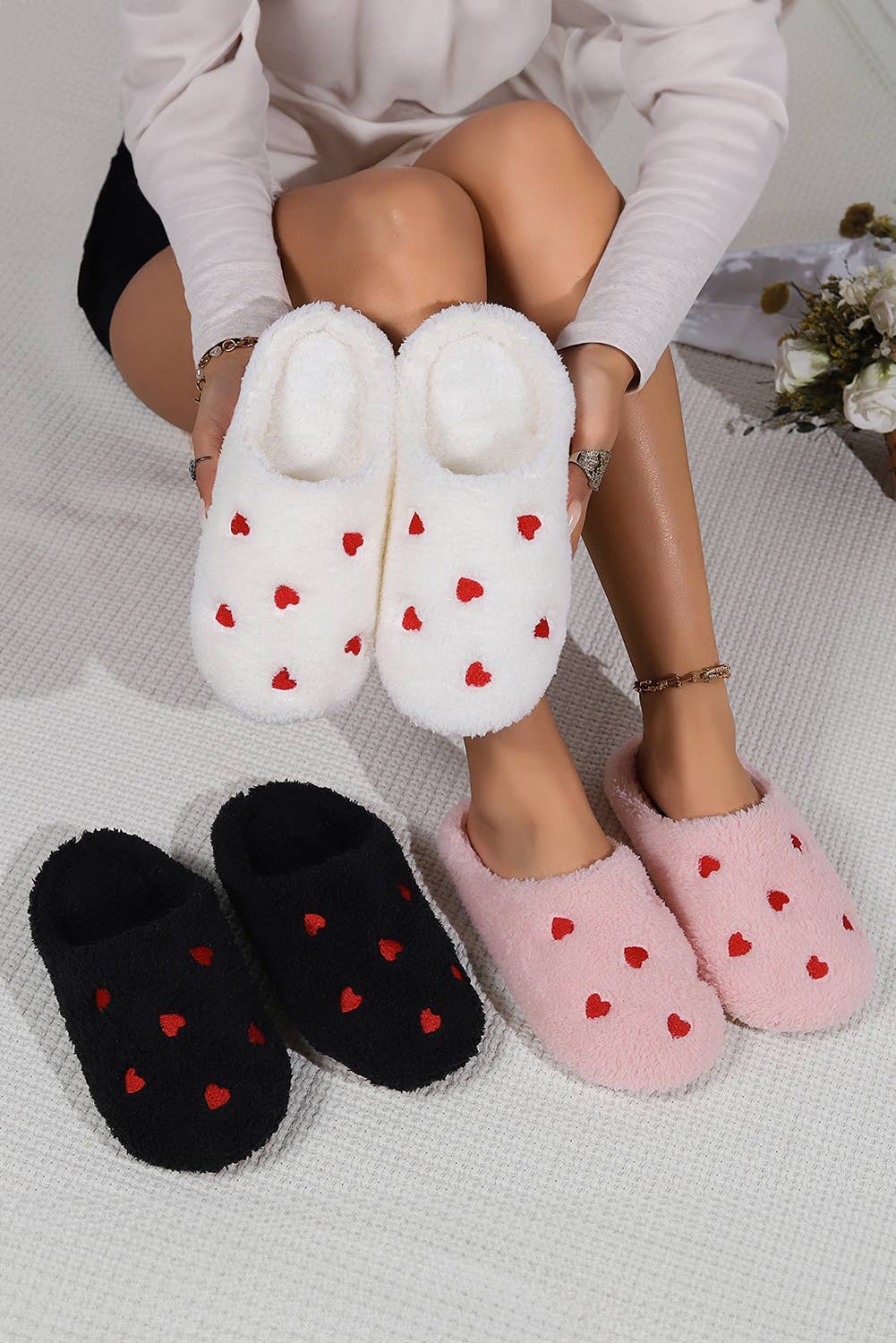 Heart Embroidered Valentine's Day Plush Slippers | US5.5-9.5: As shown / Standard / US8.5 (CN40)