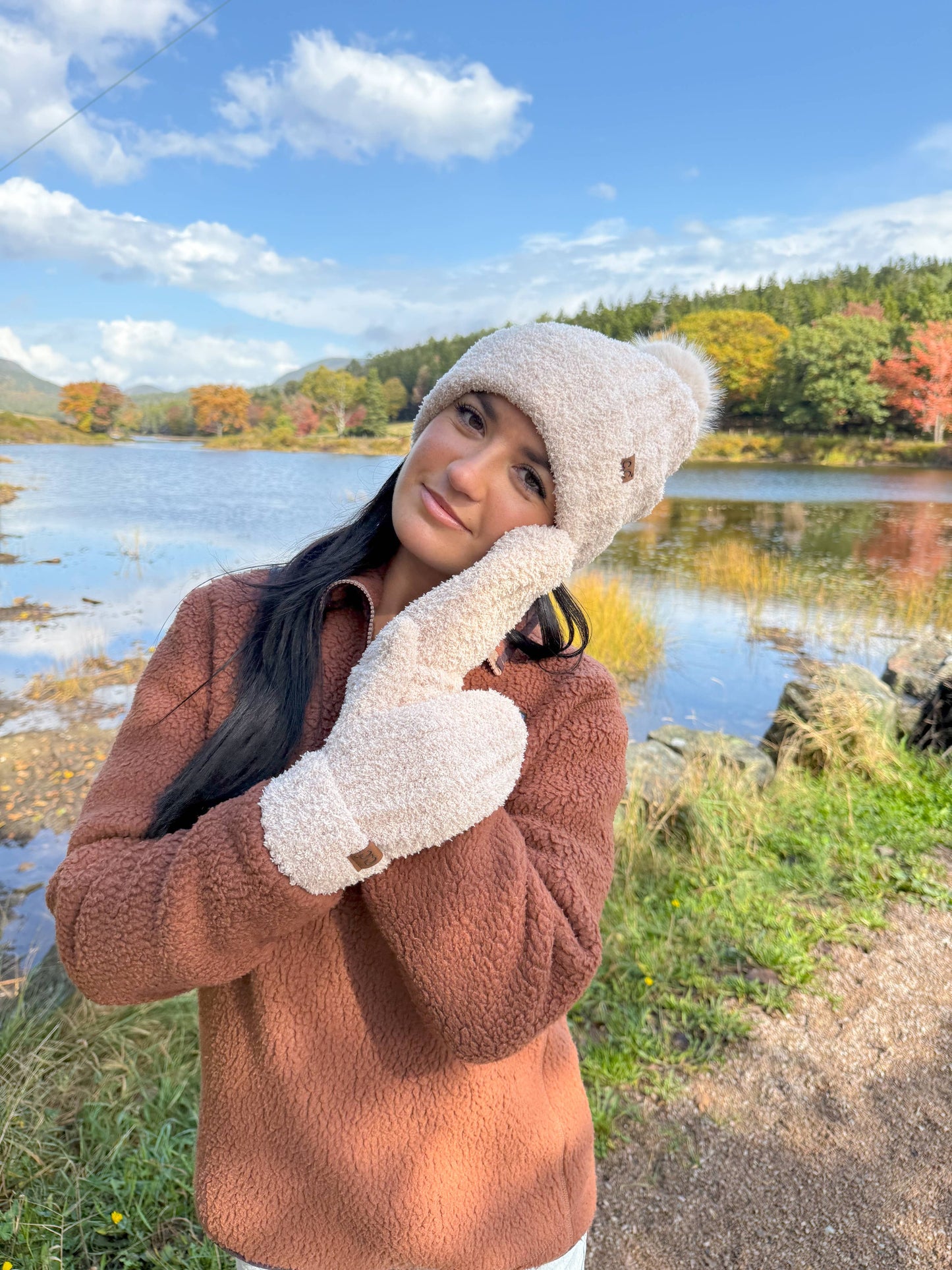 Cozy Yarn C.C Hat and Mitten Set: Burdundy
