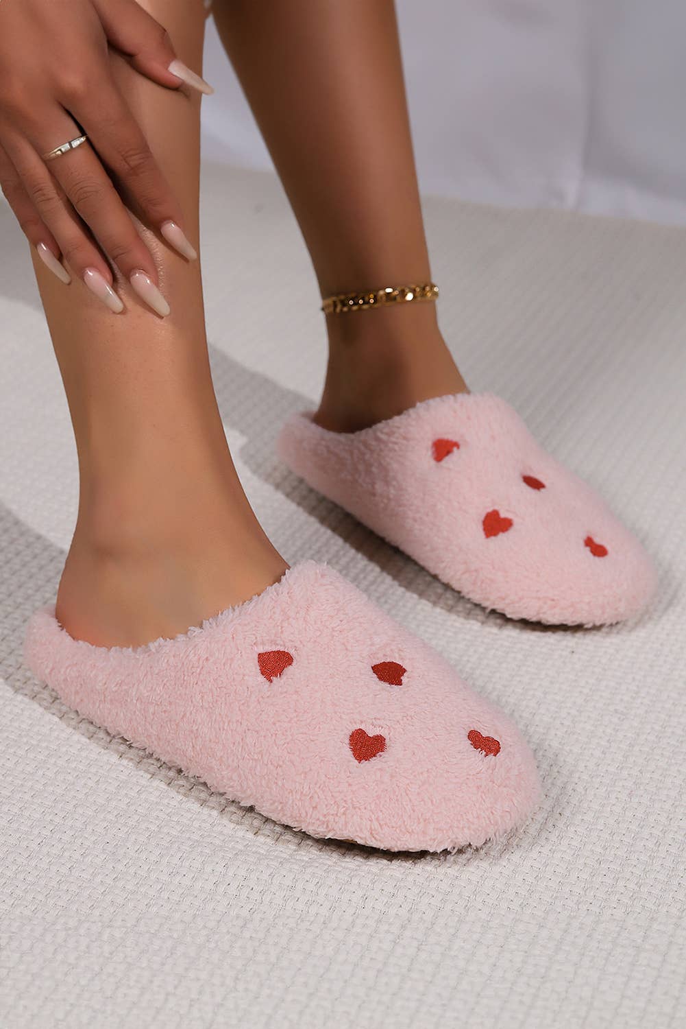 Heart Embroidered Valentine's Day Plush Slippers | US5.5-9.5: As shown / Standard / US8.5 (CN40)