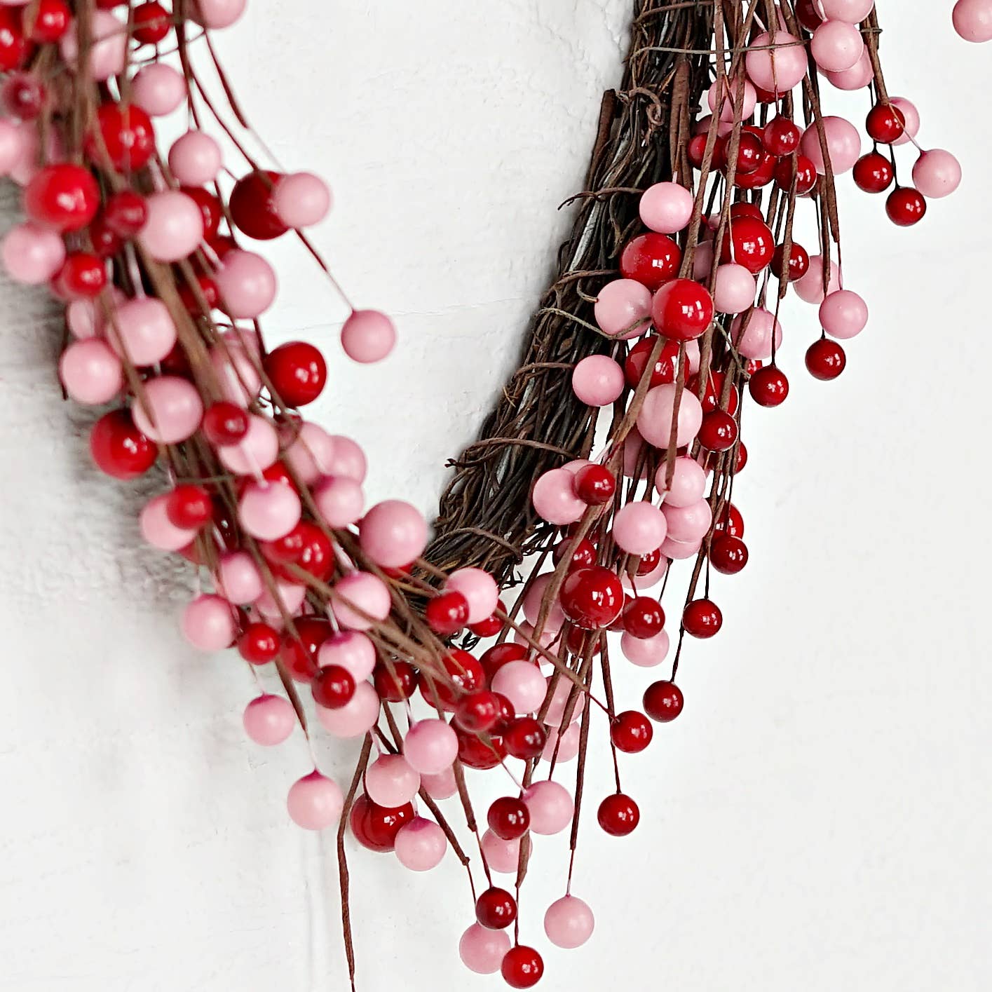 31240-12inWx14inL Twig Heart-Red and Pink Berry