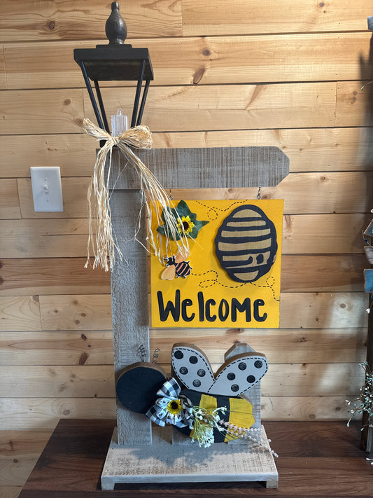 Outdoor Bee Welcome Gate