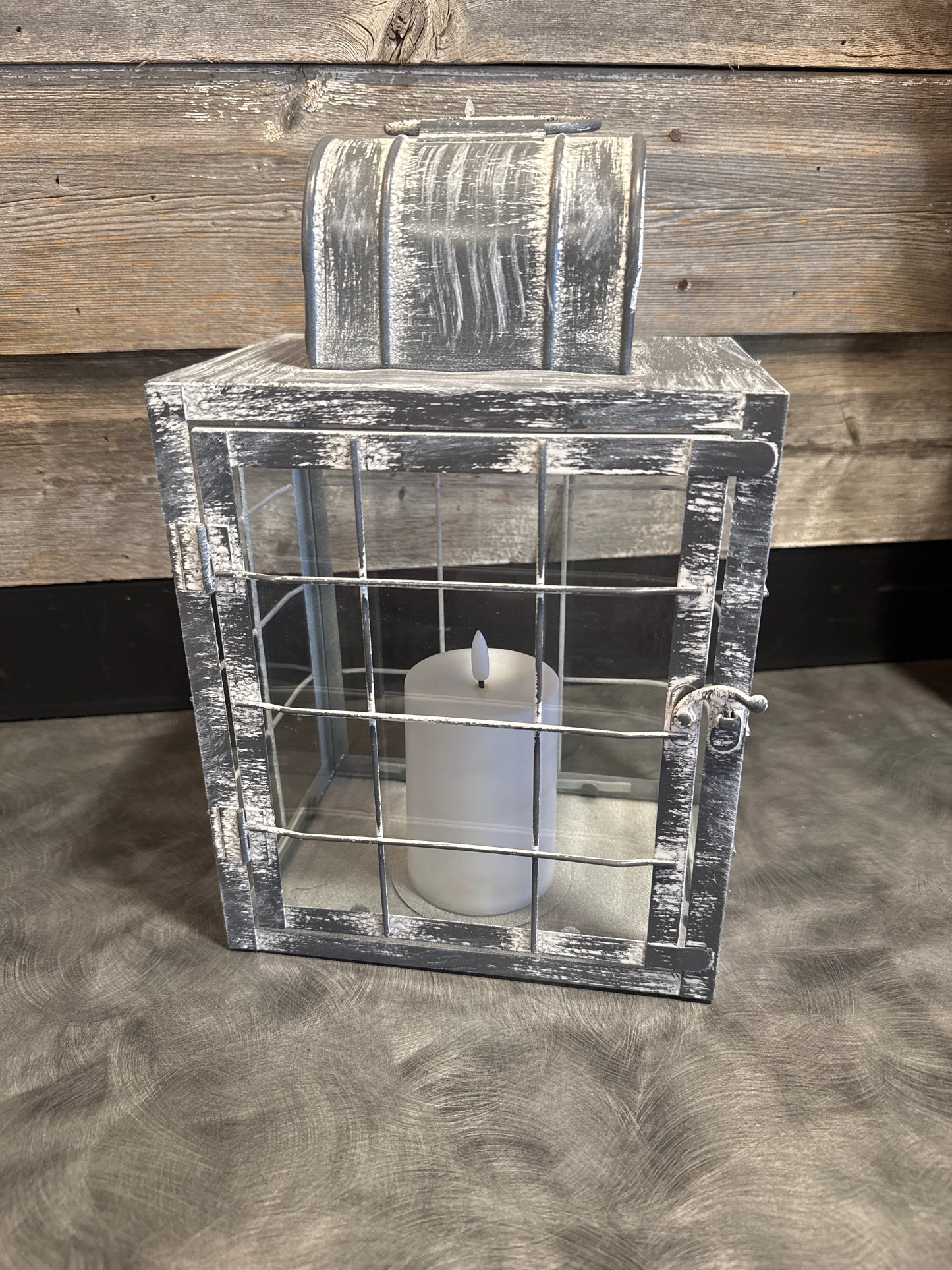 Gray Lantern with Timered Pillar