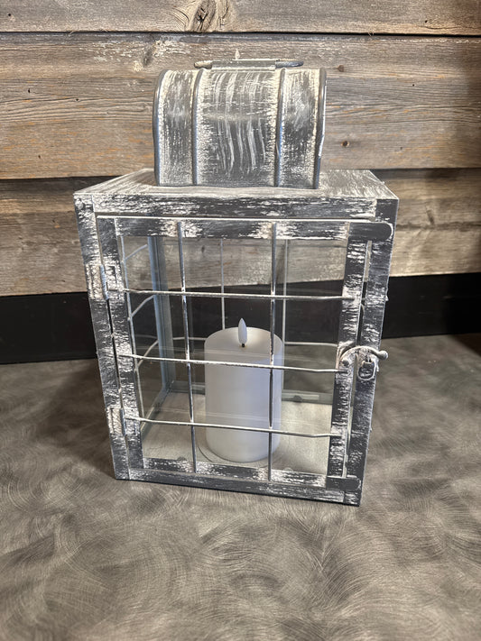 Gray Lantern with Timered Pillar