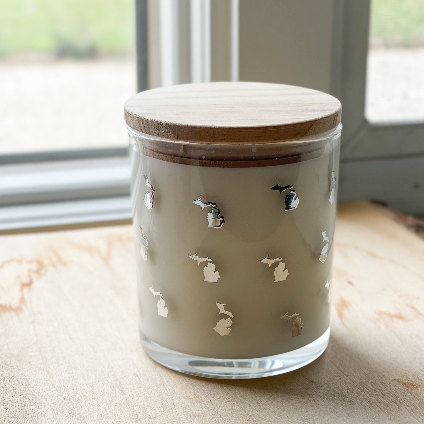 11 oz. Simple Silver Michigan - Signature Collection : Pecans n' Maple Syrup Waffles