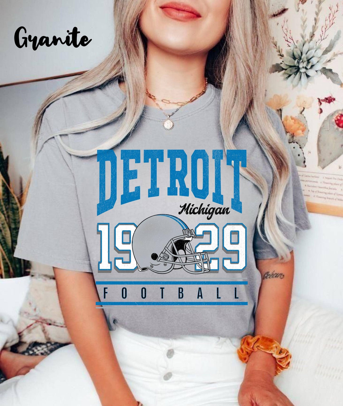 Vintage Detroit Football Shirt Retro Lions Tee Michigan Gift: T-shirt / Black