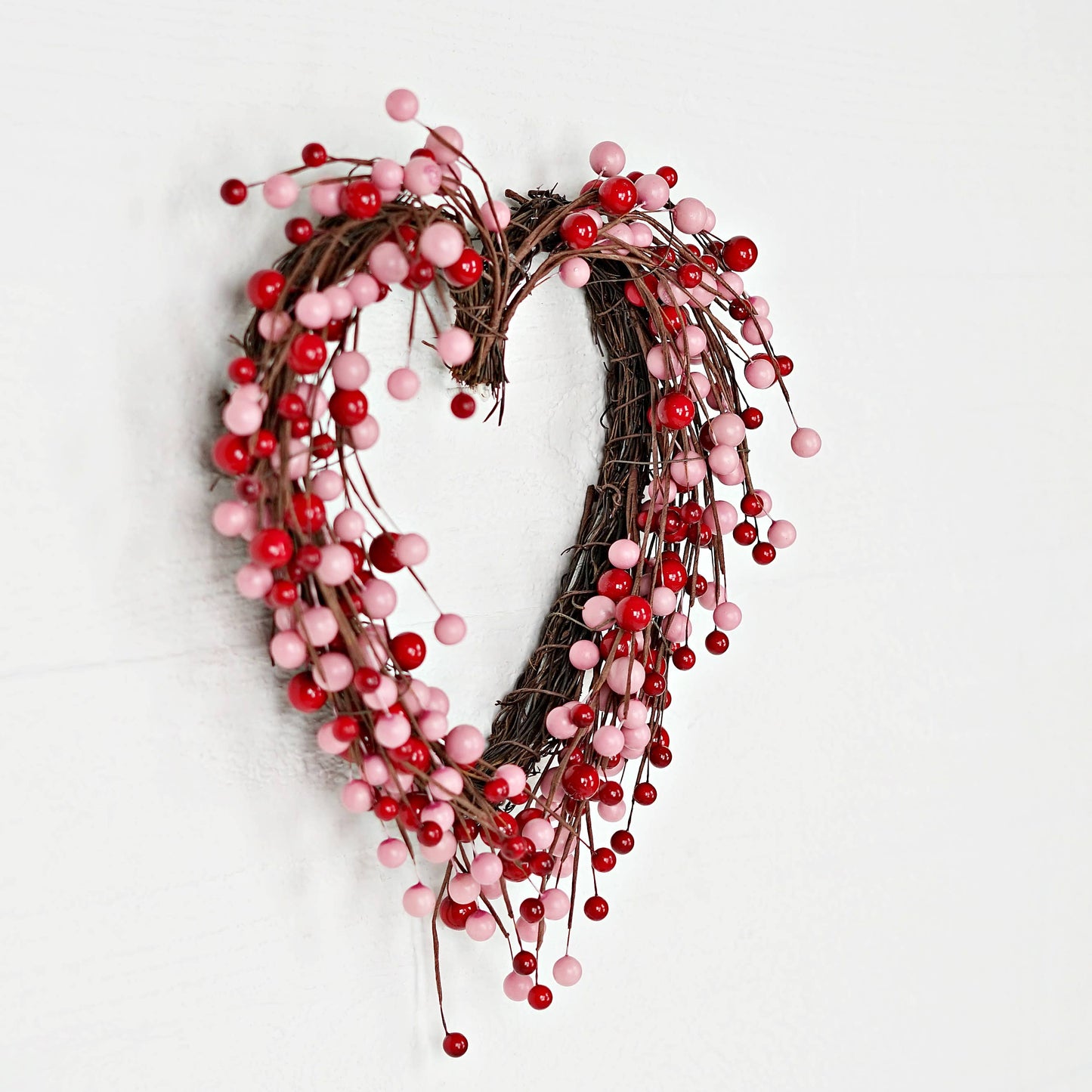 31240-12inWx14inL Twig Heart-Red and Pink Berry