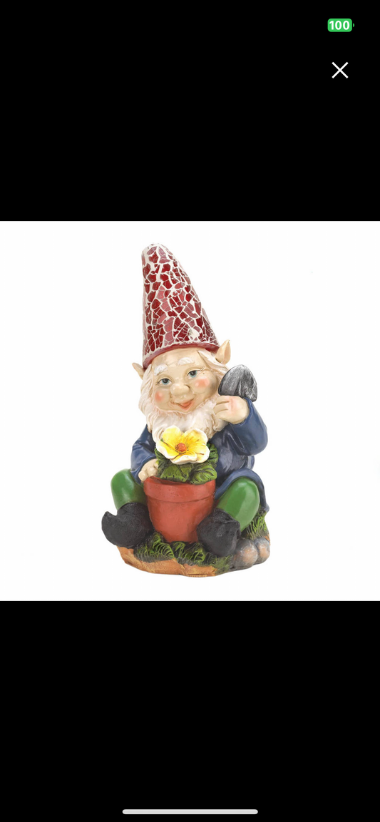 Gardening Gnome Solar Statue
